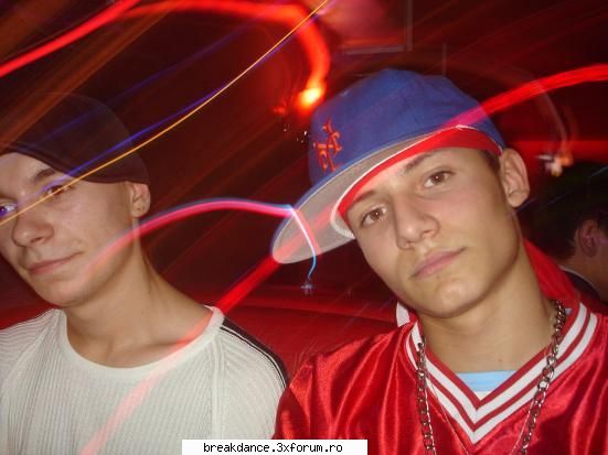 TRUPA UN-X - victor si Demis in club - Trupe